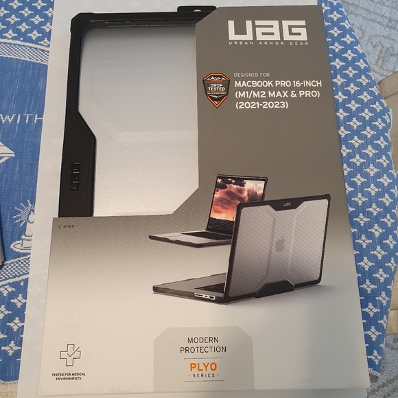 UAG MacBook pro 16 inch cover - Picture 6 of 7